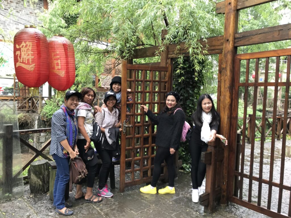 , เที่ยวจางเจียเจี้ย, Holidays Playful,