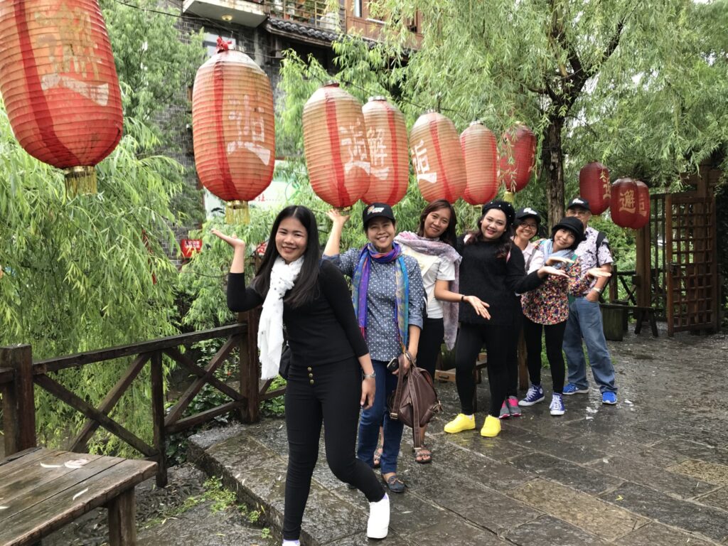 , เที่ยวจางเจียเจี้ย, Holidays Playful,